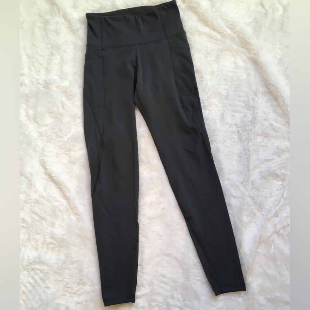 Old Navy Women Athletic Elevate Go Dry Mesh Detail Leggings Grey Siz…